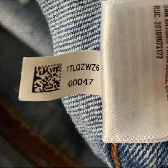 American Eagle Women's Ripped Mom Jean Distressed Jeans - Size: 6 (Short) - Picture 13 of 15